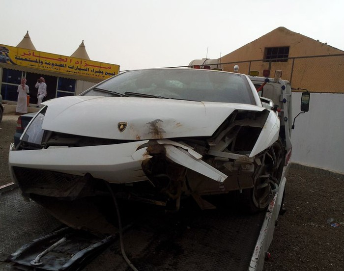 Vụ tai nạn xảy ra tại Riyadh, Ả-rập Xê-út đã khiến cho người hâm mộ không thể nhận ra siêu bò đến từ nước Ý.